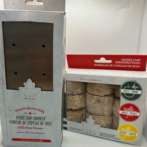 True North Wood Chip Smoker & Wood Chip Smoking Pucks, NWT